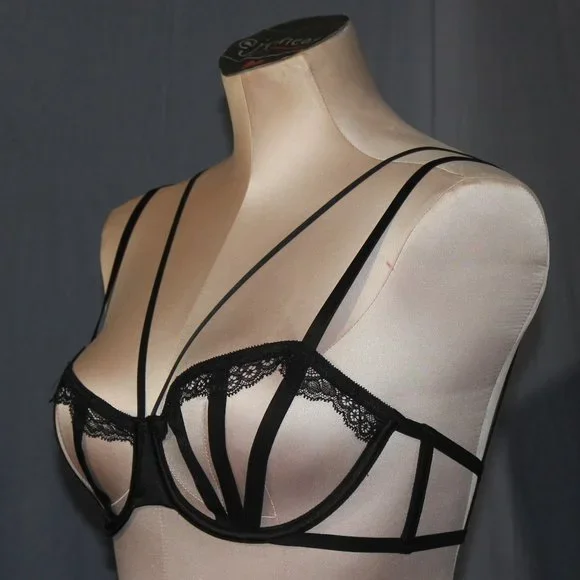 Victoria's Secret Very Sexy Caged Bra - Picture 6 of 13